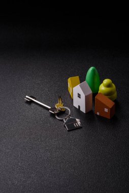 Anahtarlar, gayrimenkul, kendi evin ya da iş yerin ipotekle alınmış. Mülkiyet ve kapının anahtarları.