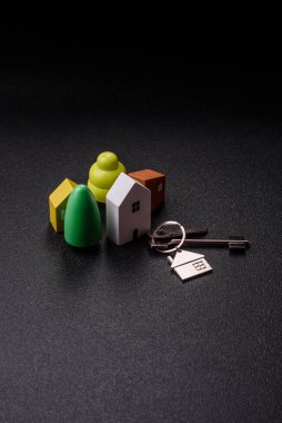 Anahtarlar, gayrimenkul, kendi evin ya da iş yerin ipotekle alınmış. Mülkiyet ve kapının anahtarları.