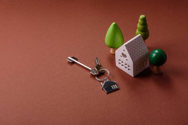 Anahtarlar, gayrimenkul, kendi evin ya da iş yerin ipotekle alınmış. Mülkiyet ve kapının anahtarları.