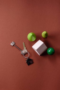 Anahtarlar, gayrimenkul, kendi evin ya da iş yerin ipotekle alınmış. Mülkiyet ve kapının anahtarları.