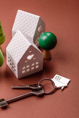 Anahtarlar, gayrimenkul, kendi evin ya da iş yerin ipotekle alınmış. Mülkiyet ve kapının anahtarları.