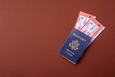 Seyahat, uçmak ve iş yapmak için ABD pasaportu. ABD belgesi, sınırı geçmek için kimlik