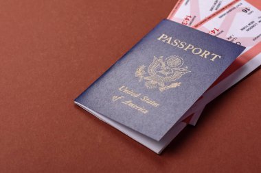 Seyahat, uçmak ve iş yapmak için ABD pasaportu. ABD belgesi, sınırı geçmek için kimlik
