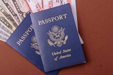 Seyahat, uçmak ve iş yapmak için ABD pasaportu. ABD belgesi, sınırı geçmek için kimlik