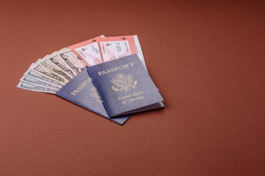 Seyahat, uçmak ve iş yapmak için ABD pasaportu. ABD belgesi, sınırı geçmek için kimlik