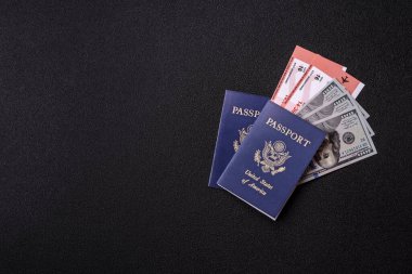 Seyahat, uçmak ve iş yapmak için ABD pasaportu. ABD belgesi, sınırı geçmek için kimlik