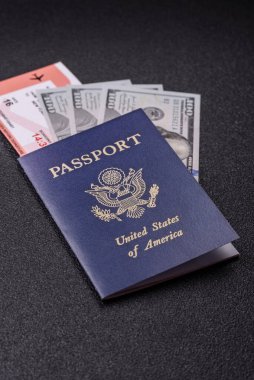 Seyahat, uçmak ve iş yapmak için ABD pasaportu. ABD belgesi, sınırı geçmek için kimlik