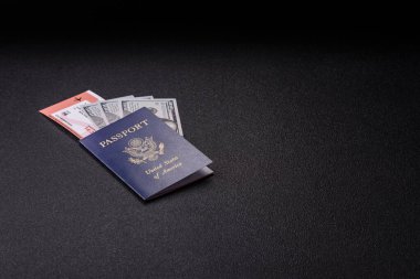 Seyahat, uçmak ve iş yapmak için ABD pasaportu. ABD belgesi, sınırı geçmek için kimlik