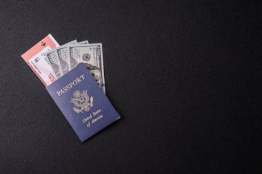 Seyahat, uçmak ve iş yapmak için ABD pasaportu. ABD belgesi, sınırı geçmek için kimlik