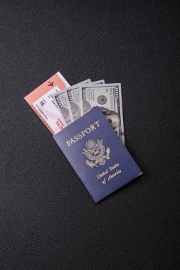 Seyahat, uçmak ve iş yapmak için ABD pasaportu. ABD belgesi, sınırı geçmek için kimlik