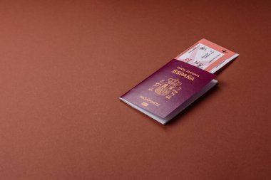 Seyahat, uçmak ve iş yapmak için İspanya pasaportu. İspanyolca belge, sınırı geçmek için kimlik