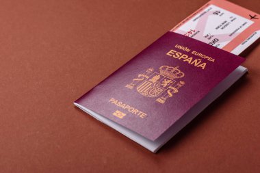 Seyahat, uçmak ve iş yapmak için İspanya pasaportu. İspanyolca belge, sınırı geçmek için kimlik