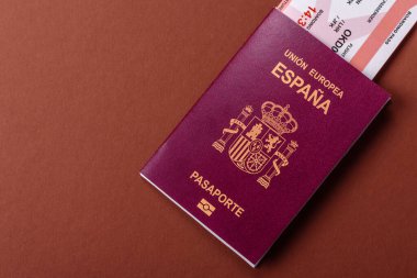 Seyahat, uçmak ve iş yapmak için İspanya pasaportu. İspanyolca belge, sınırı geçmek için kimlik