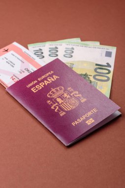 Seyahat, uçmak ve iş yapmak için İspanya pasaportu. İspanyolca belge, sınırı geçmek için kimlik