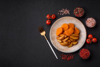 Çıtır tavuk nugget, tuzlu ve baharatlı et yemeği. Tavuk nugget, fast food, abur cubur.