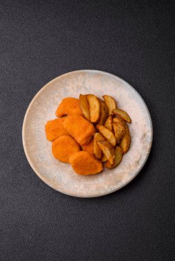 Çıtır tavuk nugget, tuzlu ve baharatlı et yemeği. Tavuk nugget, fast food, abur cubur.