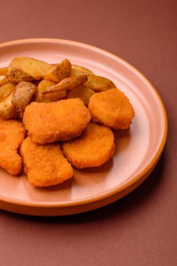 Çıtır tavuk nugget, tuzlu ve baharatlı et yemeği. Tavuk nugget, fast food, abur cubur.