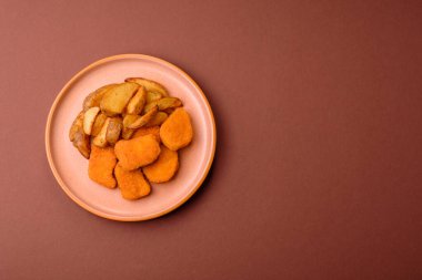 Çıtır tavuk nugget, tuzlu ve baharatlı et yemeği. Tavuk nugget, fast food, abur cubur.