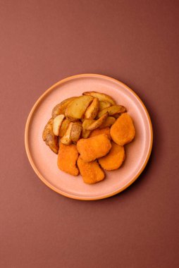 Çıtır tavuk nugget, tuzlu ve baharatlı et yemeği. Tavuk nugget, fast food, abur cubur.