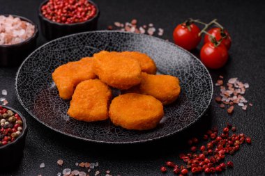 Çıtır tavuk nugget, tuzlu ve baharatlı et yemeği. Tavuk nugget, fast food, abur cubur.