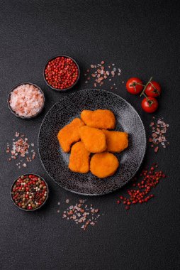 Çıtır tavuk nugget, tuzlu ve baharatlı et yemeği. Tavuk nugget, fast food, abur cubur.