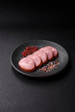 Sandviç için dilimlenmiş jambon, et, domuz ya da hindi sosisi. Jambon dilimleri, yemek, tasarımınız için arka plan