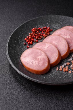 Sandviç için dilimlenmiş jambon, et, domuz ya da hindi sosisi. Jambon dilimleri, yemek, tasarımınız için arka plan