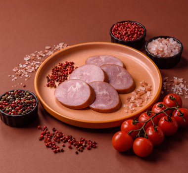 Sandviç için dilimlenmiş jambon, et, domuz ya da hindi sosisi. Jambon dilimleri, yemek, tasarımınız için arka plan