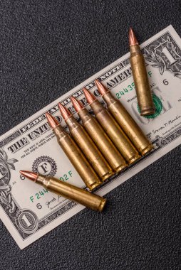 Para, savaş için para ve saldırıya karşı savunma için para. Kavramsal bir zemin olarak savaş için dolar