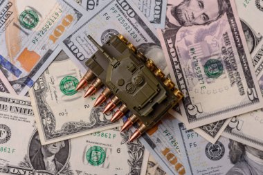 Para, savaş için para ve saldırıya karşı savunma için para. Kavramsal bir zemin olarak savaş için dolar