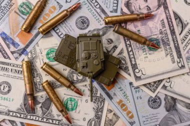 Para, savaş için para ve saldırıya karşı savunma için para. Kavramsal bir zemin olarak savaş için dolar