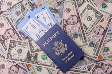 Seyahat, uçmak ve iş yapmak için ABD pasaportu. ABD belgesi, sınırı geçmek için kimlik