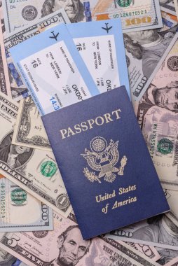 Seyahat, uçmak ve iş yapmak için ABD pasaportu. ABD belgesi, sınırı geçmek için kimlik