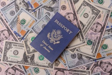 Seyahat, uçmak ve iş yapmak için ABD pasaportu. ABD belgesi, sınırı geçmek için kimlik