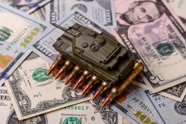 Para, savaş için para ve saldırıya karşı savunma için para. Kavramsal bir zemin olarak savaş için dolar