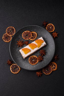 Fındıklı, şam fıstıklı ve narenciye parçalı beyaz karamel. Fındıklı beyaz fındık, festival masası için tatlı.