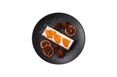 Fındıklı, şam fıstıklı ve narenciye parçalı beyaz karamel. Fındıklı beyaz fındık, festival masası için tatlı.