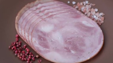 Sandviç için dilimlenmiş jambon, et, domuz ya da hindi sosisi. Jambon dilimleri, yemek, tasarımınız için arka plan