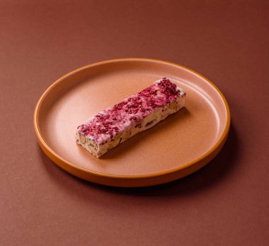 Fındıklı, fıstıklı, şam fıstıklı ve çilekli. Fındıklı beyaz fındık, festival masası için tatlı.