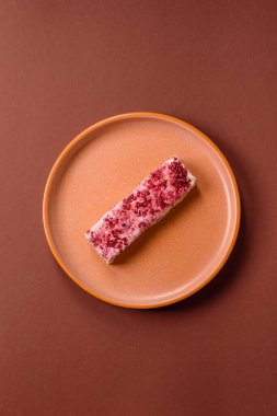 Fındıklı, fıstıklı, şam fıstıklı ve çilekli. Fındıklı beyaz fındık, festival masası için tatlı.