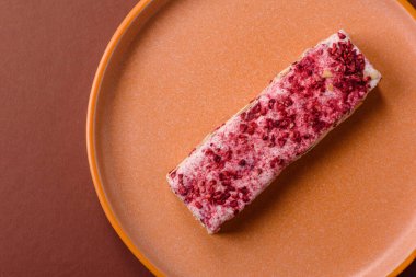 Fındıklı, fıstıklı, şam fıstıklı ve çilekli. Fındıklı beyaz fındık, festival masası için tatlı.