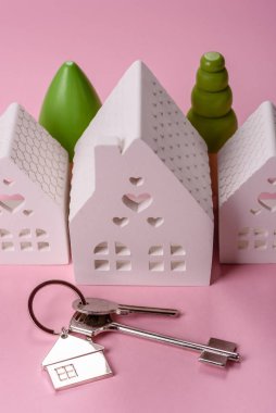 Ev, emlak almak ya da satmak, para ve kumbarayla konsept geçmişi. Emlak, emlak ve kira için arka plan