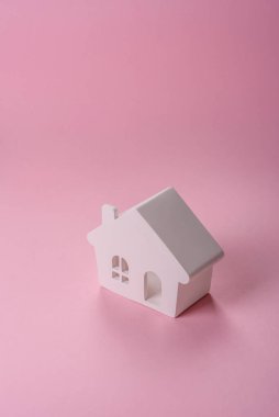 Ev, emlak almak ya da satmak, para ve kumbarayla konsept geçmişi. Emlak, emlak ve kira için arka plan