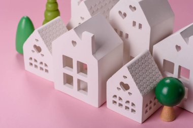 Ev, emlak almak ya da satmak, para ve kumbarayla konsept geçmişi. Emlak, emlak ve kira için arka plan