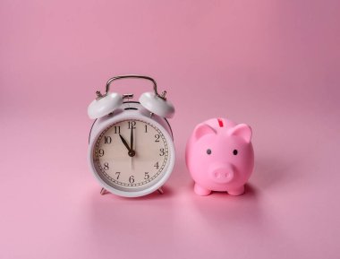 Ev, emlak almak ya da satmak, para ve kumbarayla konsept geçmişi. Emlak, emlak ve kira için arka plan