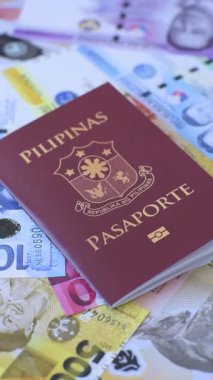 Seyahat etmek, uçmak ve iş yapmak için Filipinler pasaportu. Filipinler belgesi, sınırı geçmek için kimlik