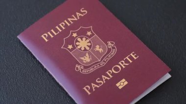 Seyahat etmek, uçmak ve iş yapmak için Filipinler pasaportu. Filipinler belgesi, sınırı geçmek için kimlik