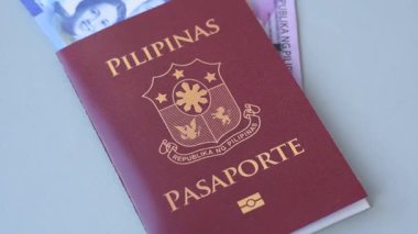 Seyahat etmek, uçmak ve iş yapmak için Filipinler pasaportu. Filipinler belgesi, sınırı geçmek için kimlik