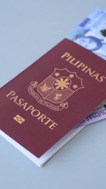 Seyahat etmek, uçmak ve iş yapmak için Filipinler pasaportu. Filipinler belgesi, sınırı geçmek için kimlik
