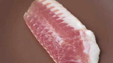 Sandviç için dilimlenmiş jambon, et, domuz ya da hindi sosisi. Jambon dilimleri, yemek, tasarımınız için arka plan